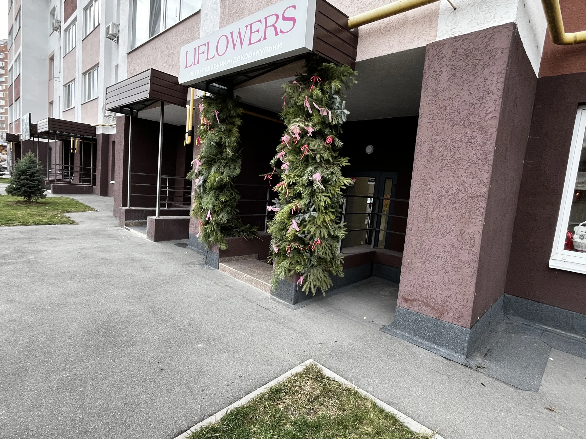 Квітковий магазин LIFLOWERS у Вишневому де встановлено обладнання